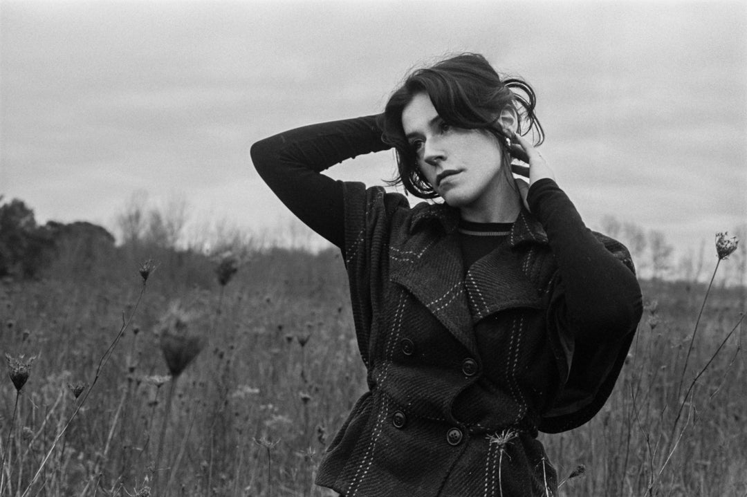 RACHEL BOBBITT ANNOUNCES DEBUT ALBUM & SHARES NEW SINGLE/VIDEO FOR “HANDS HANDS HANDS”